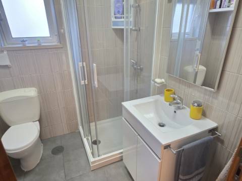 EXCLUSIVO - Excelente andar de moradia T2 todo remodelado com terraço e parqueamento - Paredes(Alenquer)