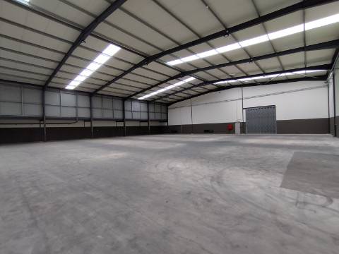 Armazém industrial 800 m2 - todo remodelado.