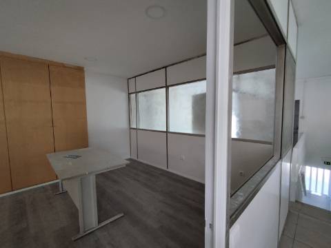 Armazém industrial 800 m2 - todo remodelado.