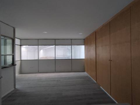 Armazém industrial 800 m2 - todo remodelado.