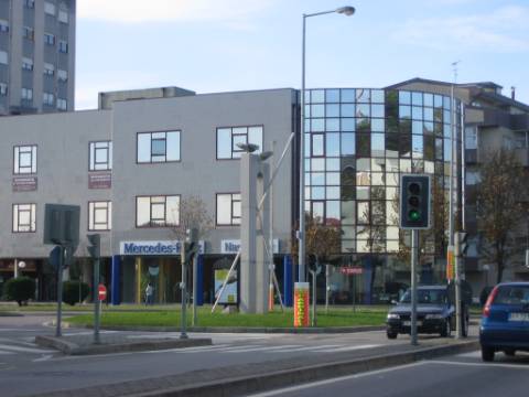 Escritório 40 m2. Prédio da Mercedes - Gaia Shopping a 300 mt.