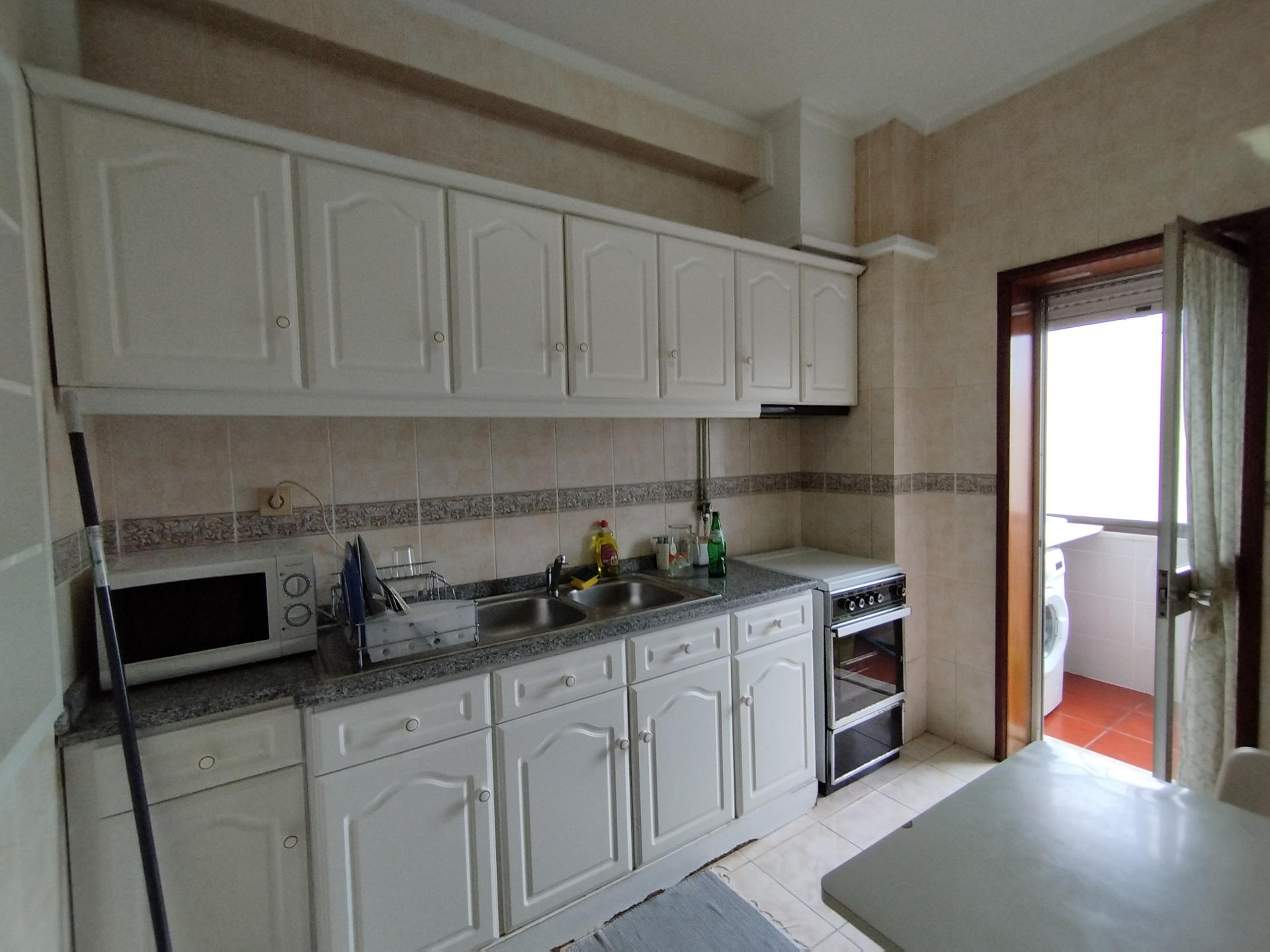 T2 Senhora da Hora - A 100 mt da Rua Alto do Viso. - Excelente Localização! Lugar de garagem e arrumo