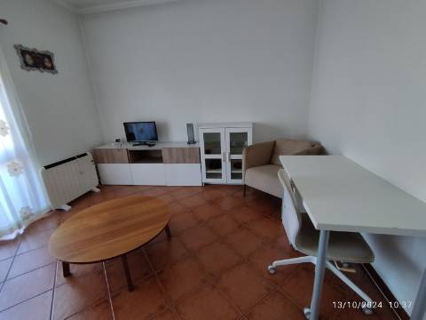 T2 Senhora da Hora - A 100 mt da Rua Alto do Viso. - Excelente Localização! Lugar de garagem e arrumo