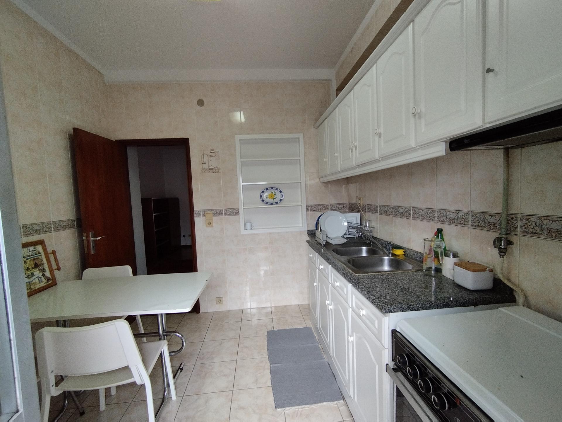 T2 Senhora da Hora - A 100 mt da Rua Alto do Viso. - Excelente Localização! Lugar de garagem e arrumo