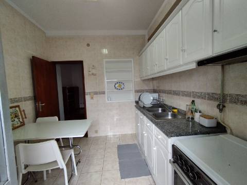 T2 Senhora da Hora - A 100 mt da Rua Alto do Viso. - Excelente Localização! Lugar de garagem e arrumo