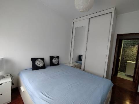 T2 Senhora da Hora - A 100 mt da Rua Alto do Viso. - Excelente Localização! Lugar de garagem e arrumo