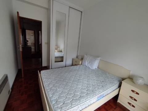 T2 Senhora da Hora - A 100 mt da Rua Alto do Viso. - Excelente Localização! Lugar de garagem e arrumo