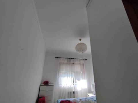 T2 Senhora da Hora - A 100 mt da Rua Alto do Viso. - Excelente Localização! Lugar de garagem e arrumo