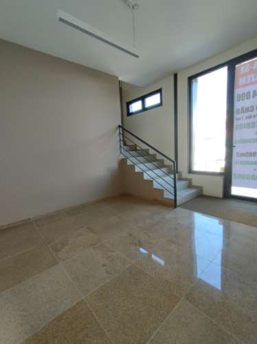 Armazém industrial . Área coberta de 1498 m2. 2 Pisos.