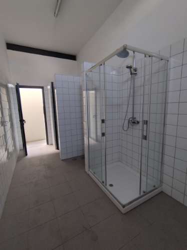 Armazém industrial . Área coberta de 1498 m2. 2 Pisos.