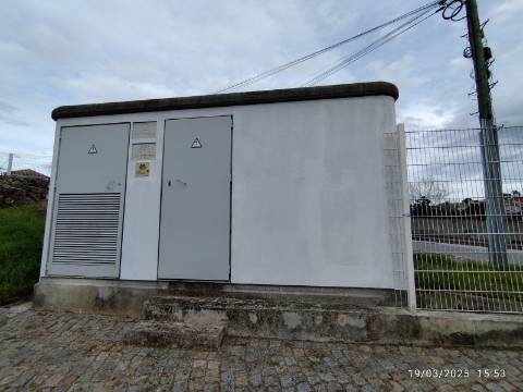 Armazém industrial com 1400 m2. Frente para A.E - A43 Porto - Gondomar. 300 mt da VCI. - Antas. 
Posto de transformação.