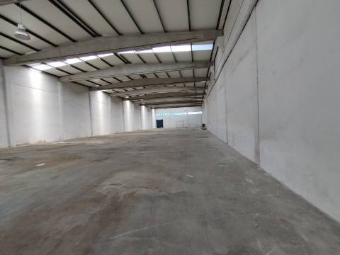 Armazém 1500 m2. Acesso a tir. Excelente parque