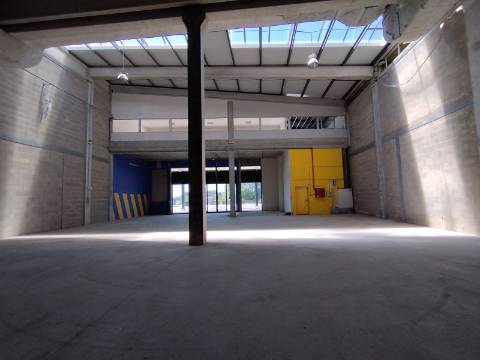 Armazém 1500 m2. Acesso a tir. Excelente parque