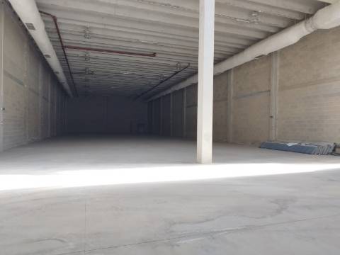 Armazém 1500 m2. Acesso a tir. Excelente parque