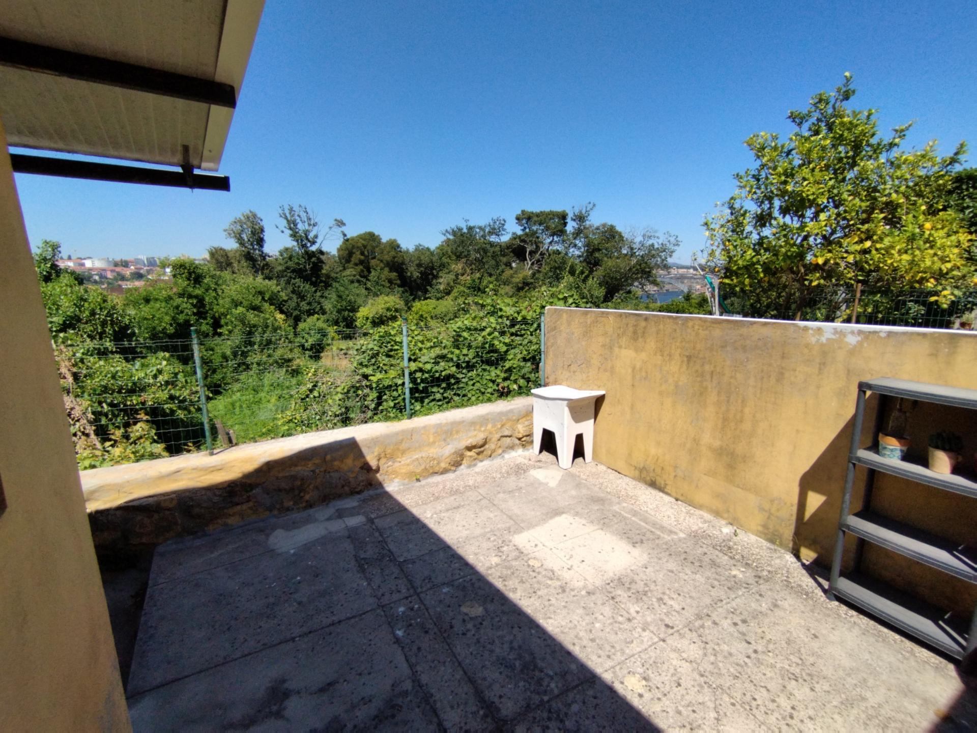 Casa térrea T0. Com vista para rio douro / Ribeira.