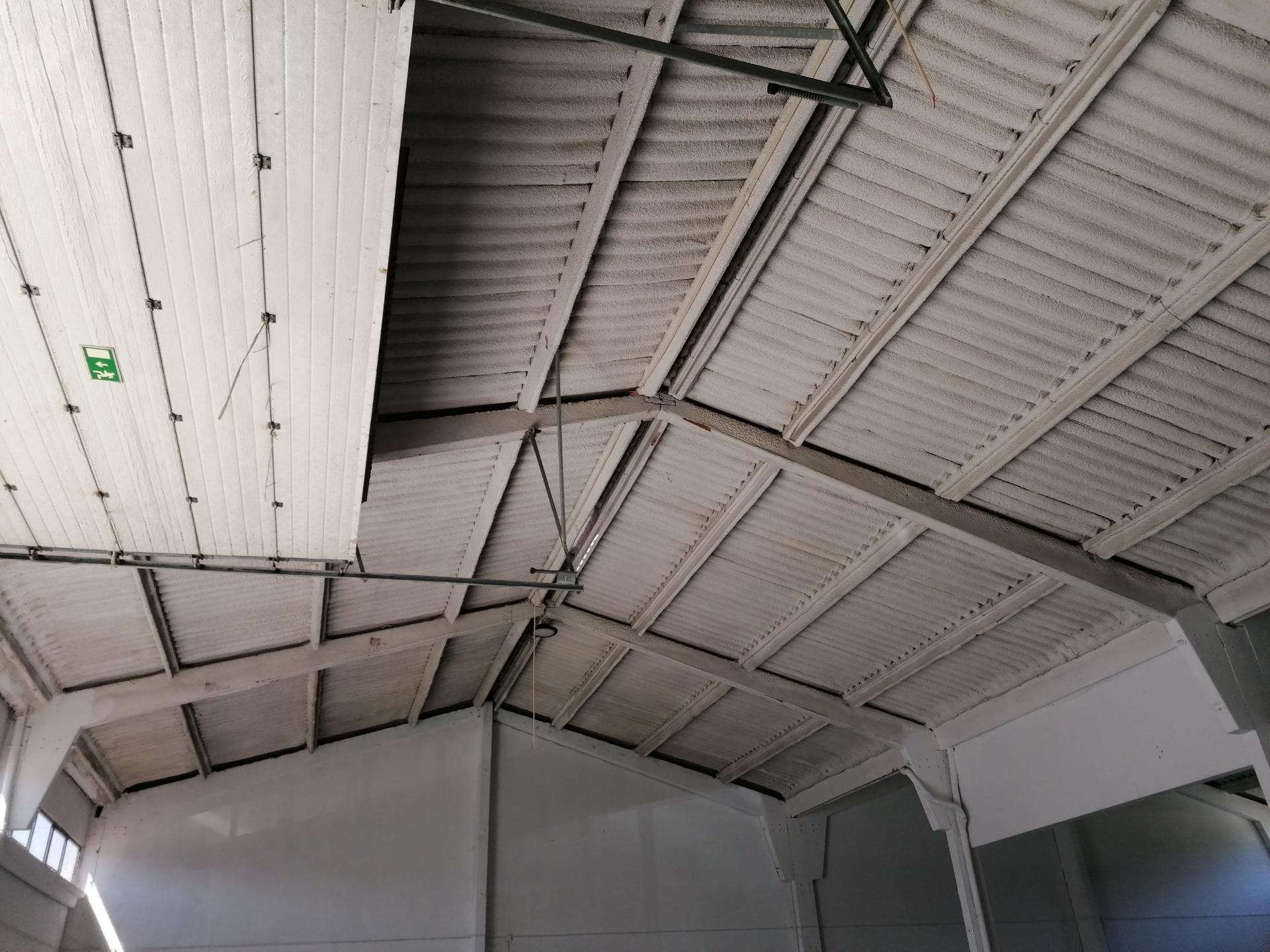 Armazém zona industrial 400 m2. Cobertura térmica.