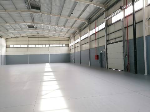 Armazém industrial 995 m2 - Como Novo