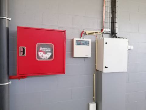 Armazém industrial 995 m2 - Como Novo