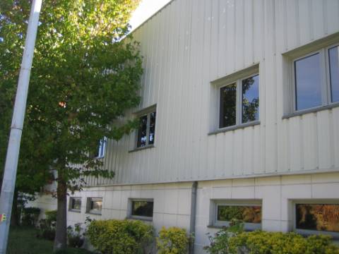 Z.I Maia -Armazém 918 m2- 300 m2 de escritórios. Excelente!