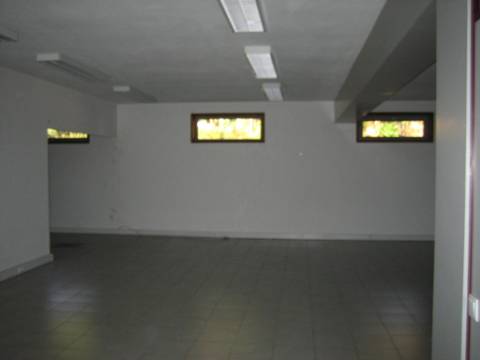 Z.I Maia -Armazém 918 m2- 300 m2 de escritórios. Excelente!