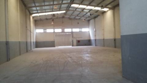 Armazém 650 m2. escritório 50 m2.