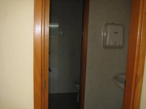 Armazém 650 m2. escritório 50 m2.