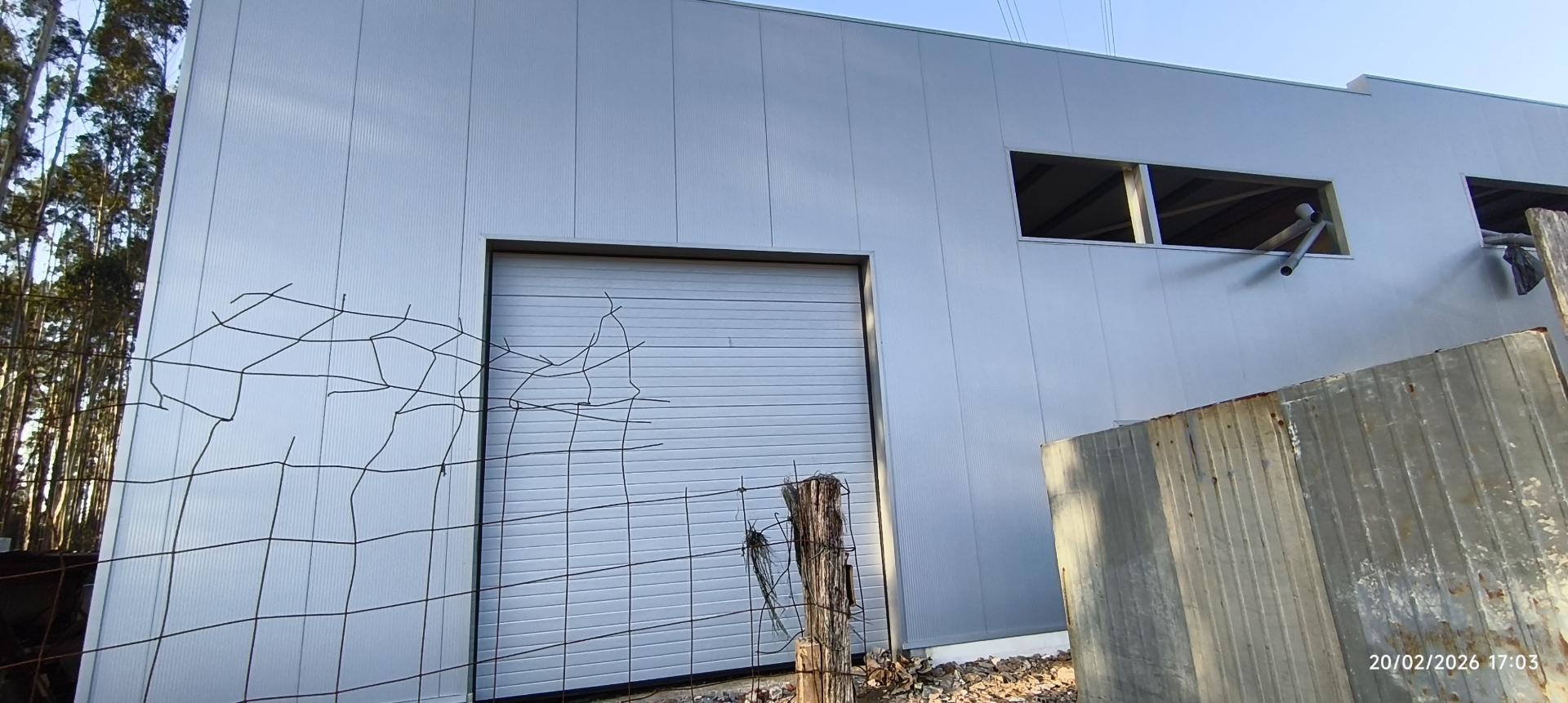 Armazém 550 m2 . Novo. Pronto em maio 2026