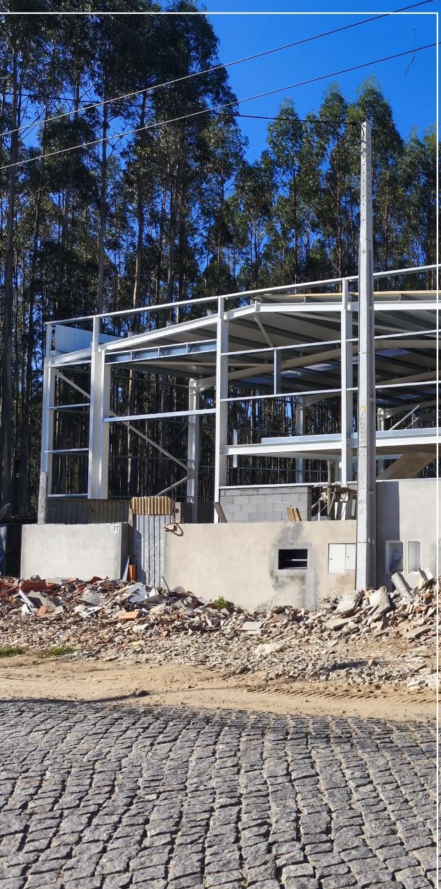 Armazém 550 m2 . Novo. Pronto em maio 2026