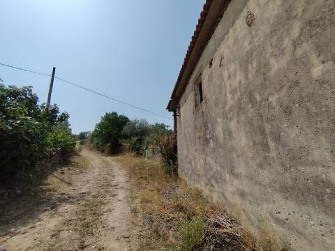 Casa de 2 pisos com terreno de 17400 m2