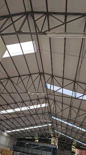 Armazém na Maia 950 m2 - 2 frentes . Fácil acesso às principais vias e autoestradas (A4, A41).
Disponível para arrendamento imediato!
