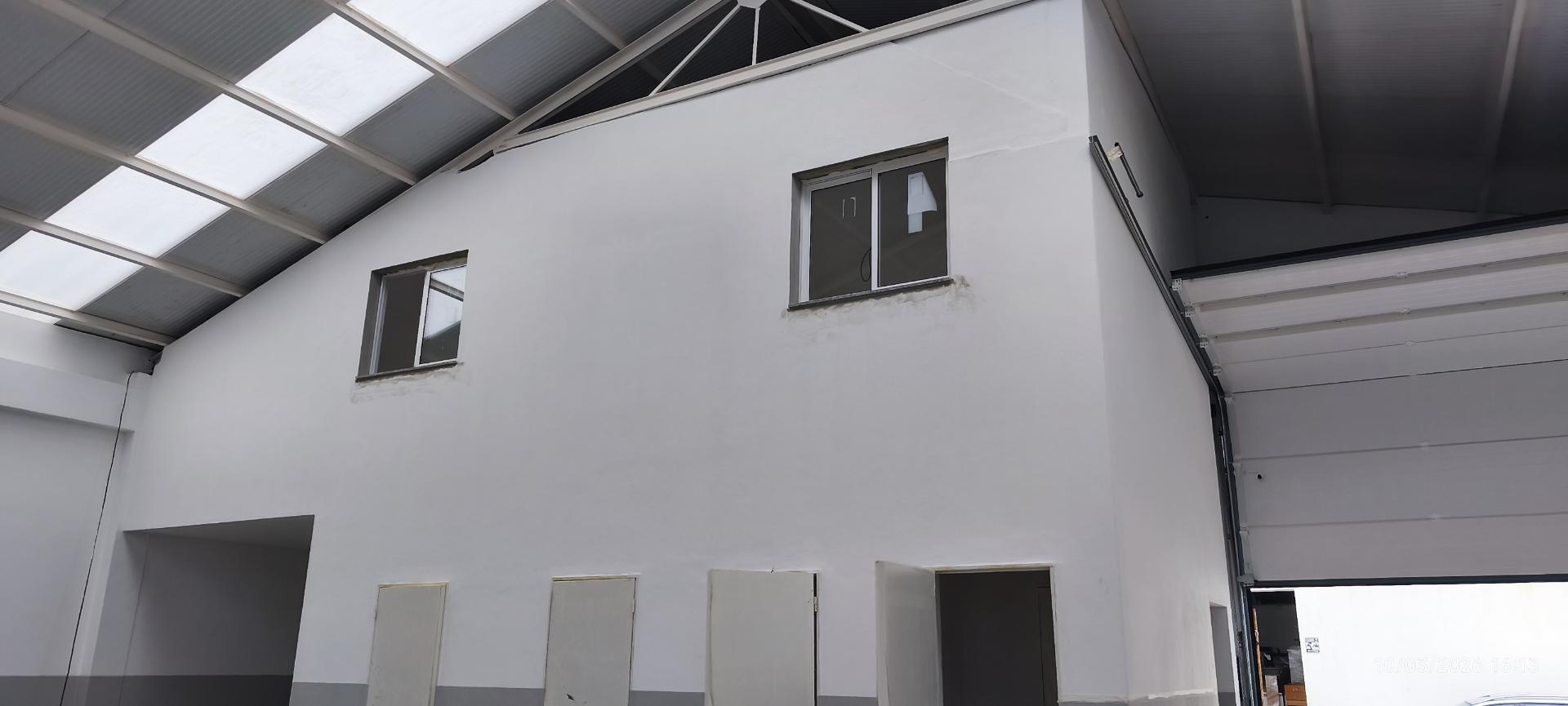 Armazém Industrial com 950 m² e Escritórios. Pé dto de 5.5 mt Cobertura térmica.
