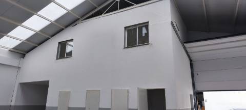 Armazém Industrial com 950 m² e Escritórios. Pé dto de 5.5 mt Cobertura térmica.
