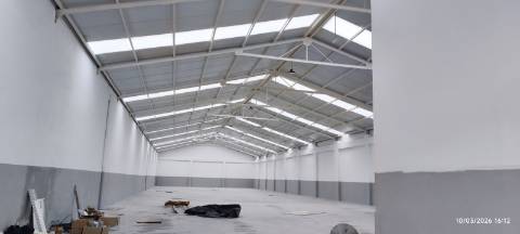 Armazém Industrial com 950 m² e Escritórios. Pé dto de 5.5 mt Cobertura térmica.
