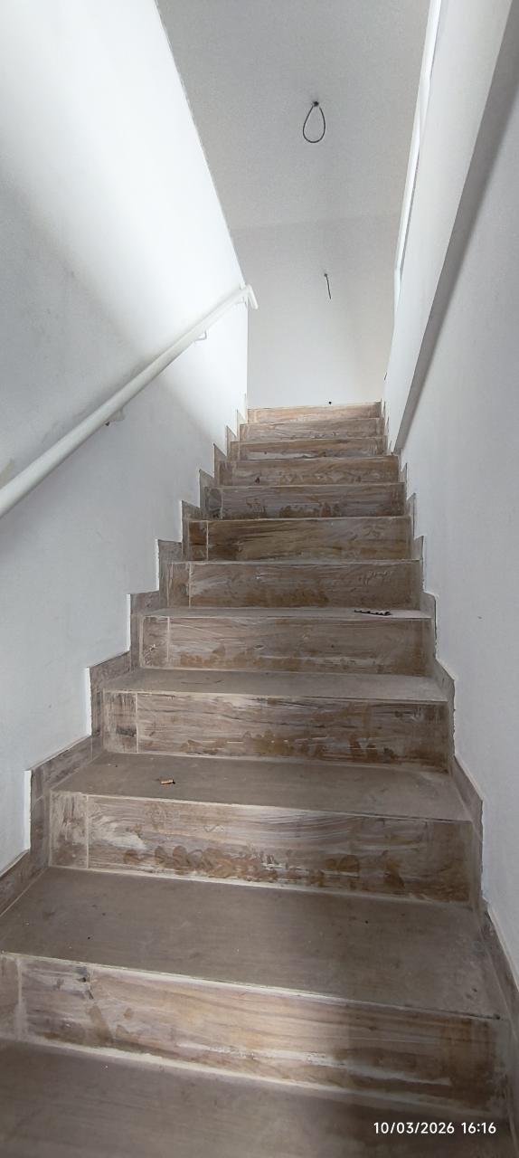 Armazém Industrial com 950 m² e Escritórios. Pé dto de 5.5 mt Cobertura térmica.
