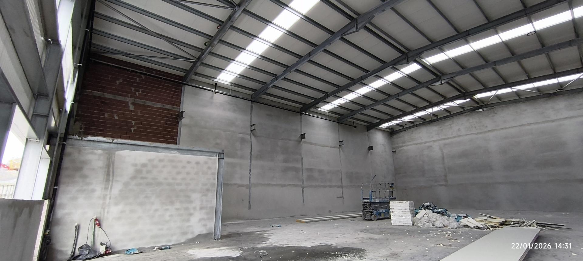 Armazém 507 m2 - Pé dto 8 mt.