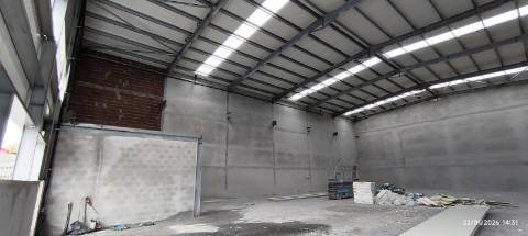 Armazém 507 m2 - Pé dto 8 mt.