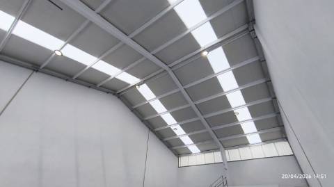 Armazém situado numa zona de fácil acesso às principais vias (A1, A29 e Ponte da Arrábida), a poucos minutos do centro de Gaia e do Porto .Áreas de 210m2 a 866 m2. Armazém com excelentes acabamentos. A4 4e A1 a 800 mt