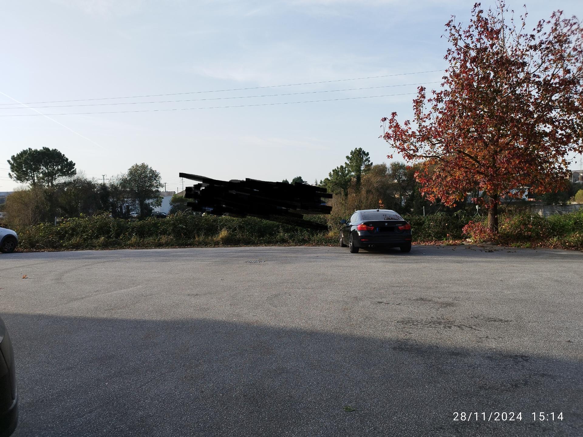 Armazém 500 m2 - pé dtº 7 mt.