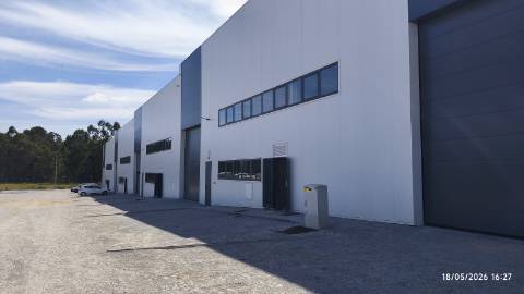 Armazém novo 607 m2 - Pé dto 8 mt.