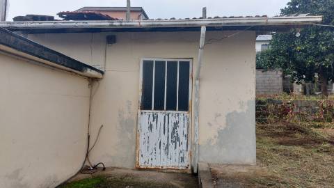 Moradia com Quintal e Anexos