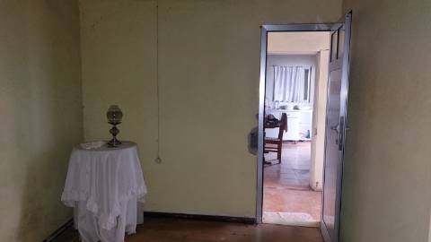 Moradia com Quintal e Anexos