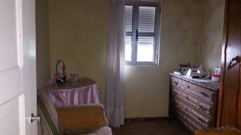 Moradia com Quintal e Anexos