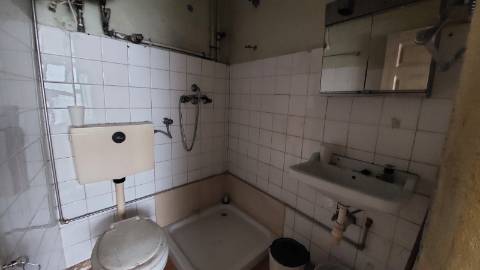 Moradia com Quintal e Anexos