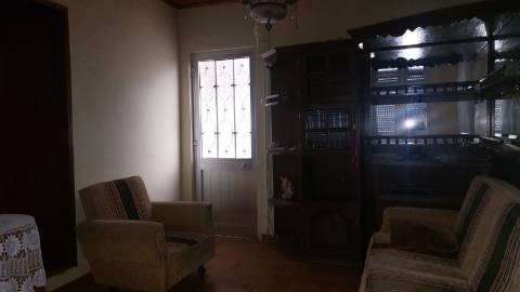 Moradia com Quintal e Anexos