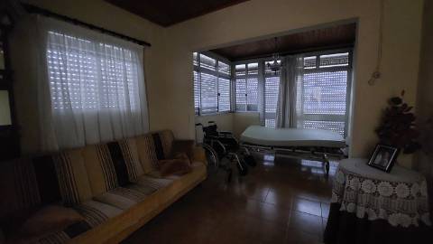 Moradia com Quintal e Anexos