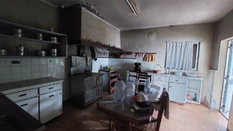 Moradia com Quintal e Anexos