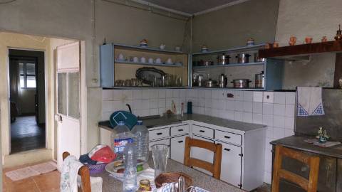 Moradia com Quintal e Anexos