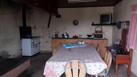 Moradia com Quintal e Anexos