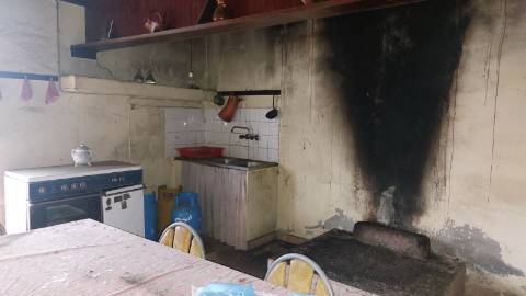 Moradia com Quintal e Anexos