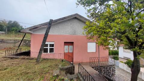 Moradia com Quintal